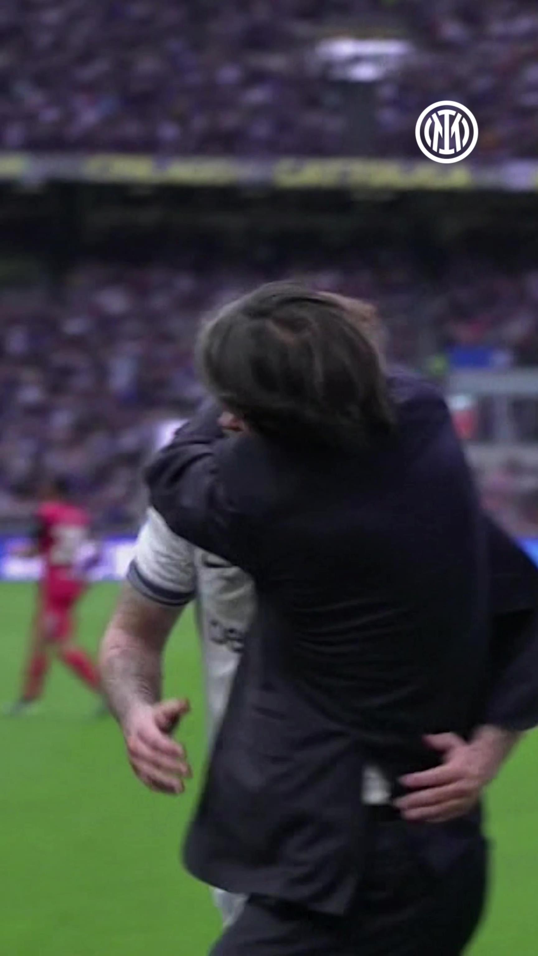 太銷魂，網(wǎng)友：阿瑙托維奇這腳傳球的確值得小因又摟又親