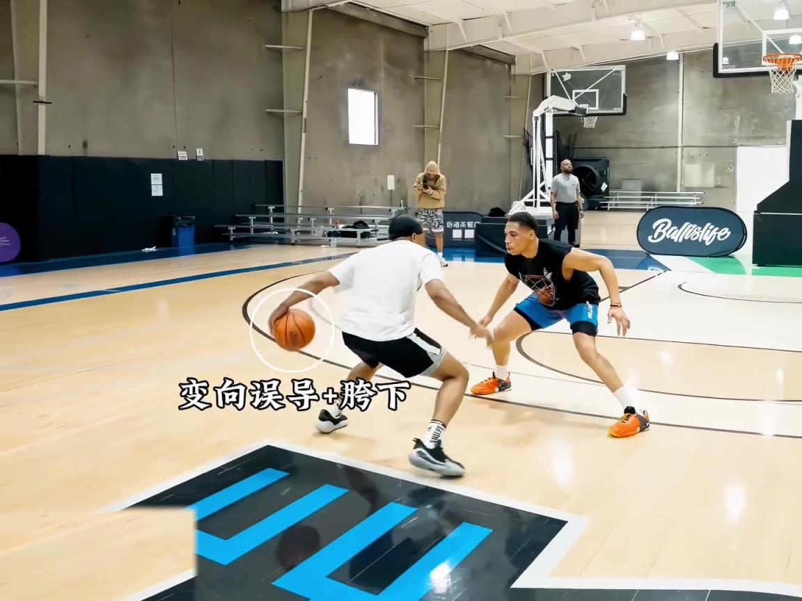 “實戰(zhàn)中的節(jié)奏過人動作鑒賞，連續(xù)胯下變向舞蹈銜接頓拜突破”