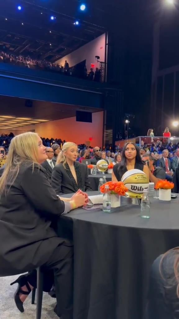 今天這穿搭，差點沒認出來！佩奇-布克斯當選WNBA狀元后十分淡定