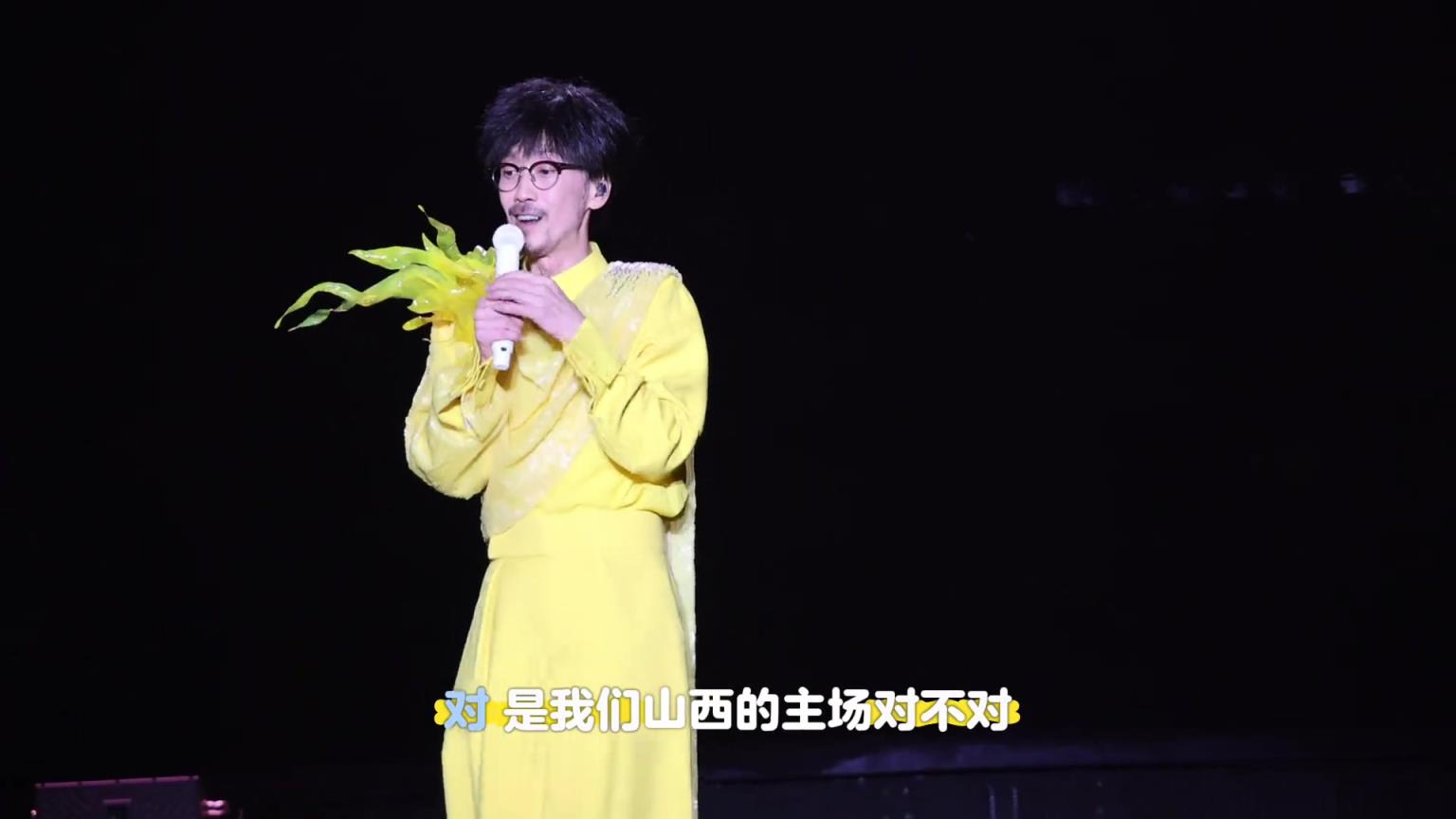 山西鬧他！周傳雄太原演唱會(huì)現(xiàn)場(chǎng)帶領(lǐng)歌迷為山西男籃加油助威